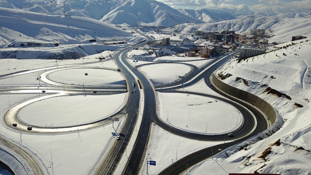 Bitlis’te 49 köy yolu ulaşıma kapandı
