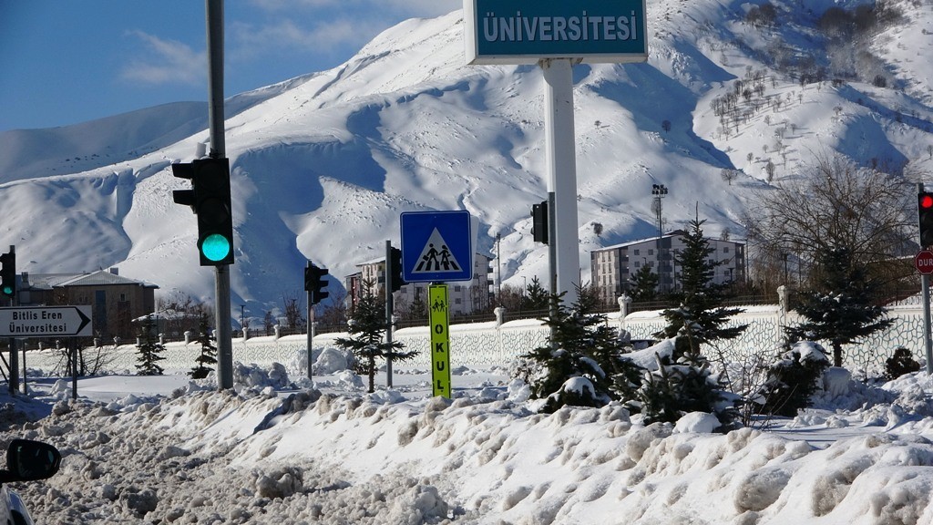 Bitlis&rsquo;te 49 k&ouml;y yolu ulaşıma kapandı
