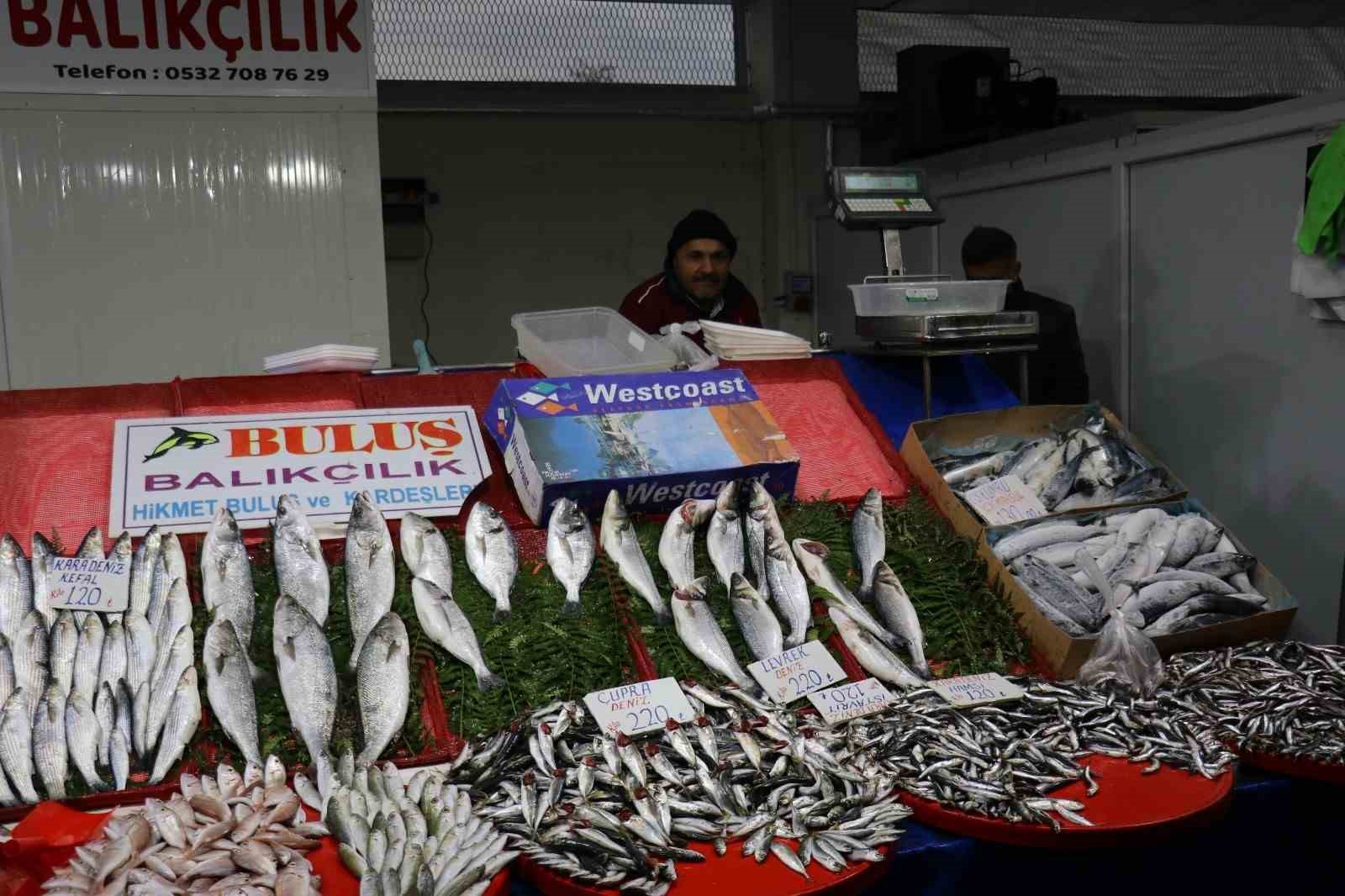 Balıkçılar Pazarı yeni yerinde vatandaşları bekliyor