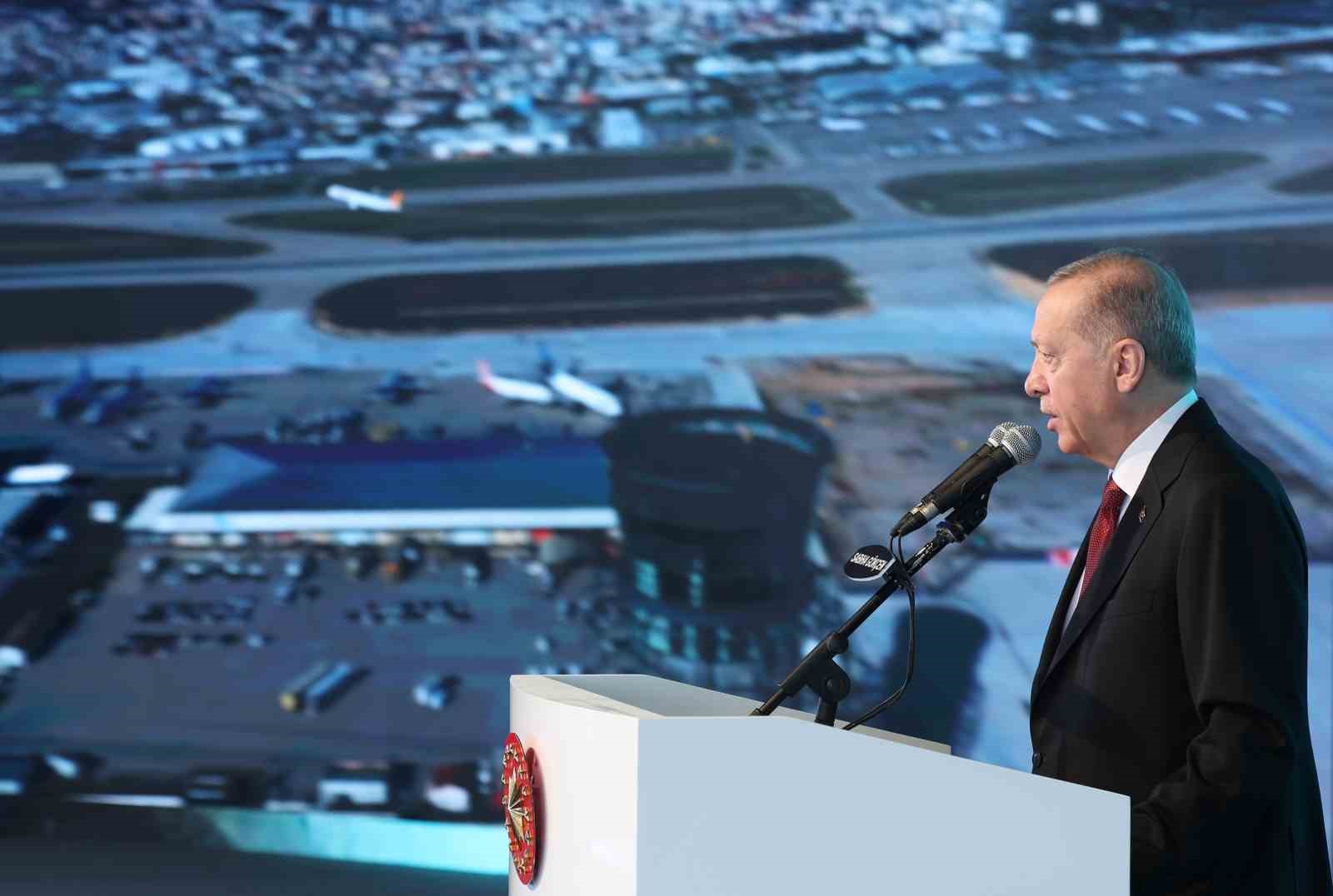 Cumhurbaşkanı Erdoğan : “Bir tanesi Manisa’da gitmiş orada gövde gösterisi yapacak”
