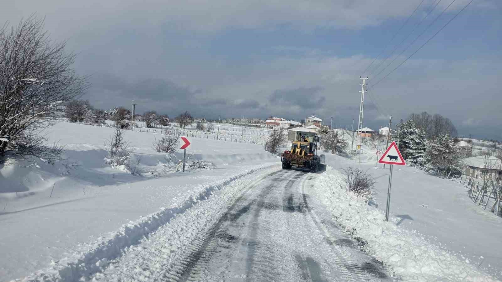 Samsun’da karla mücadele: Kapanan 42 kırsal mahalle yolu açıldı