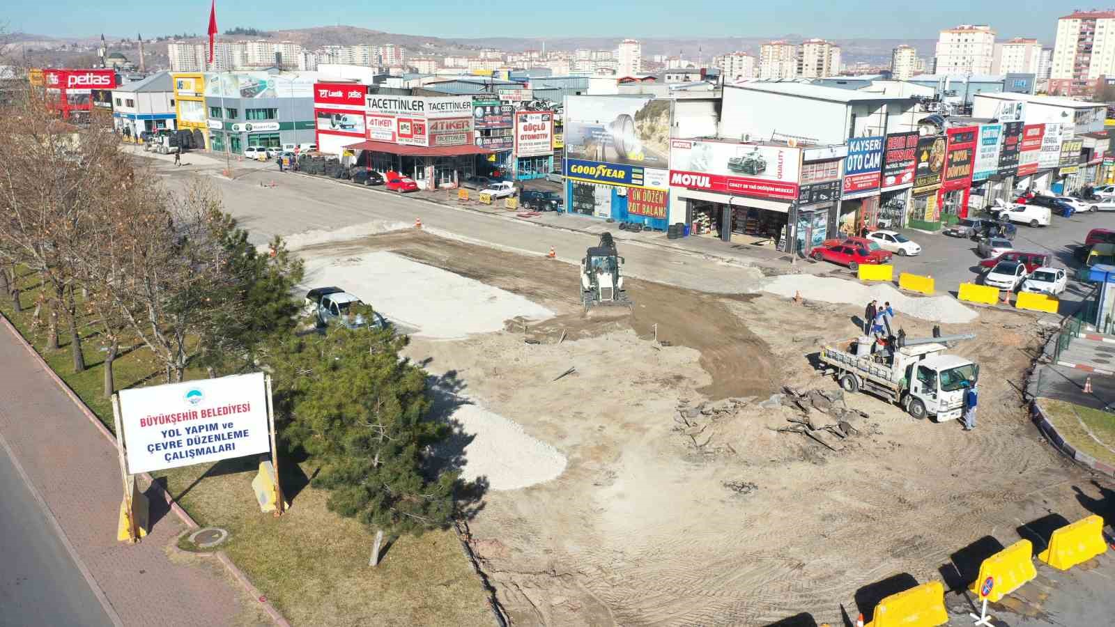 Sanayi girişinde yol ve otopark çalışması yapılıyor