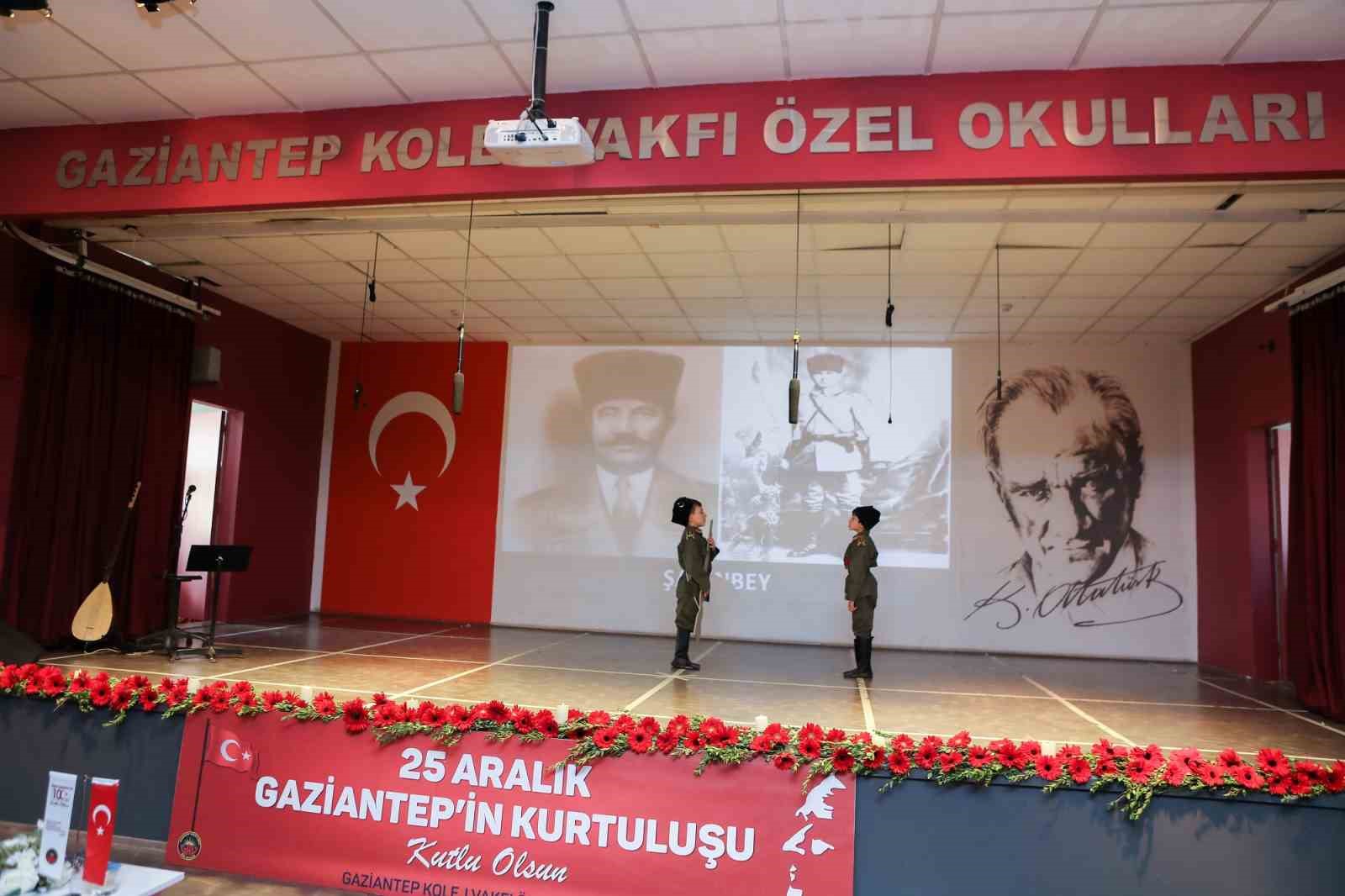 Gaziantep Kolej Vakfı’nda Antep Savunması öğrenciler tarafından sahnelendi
