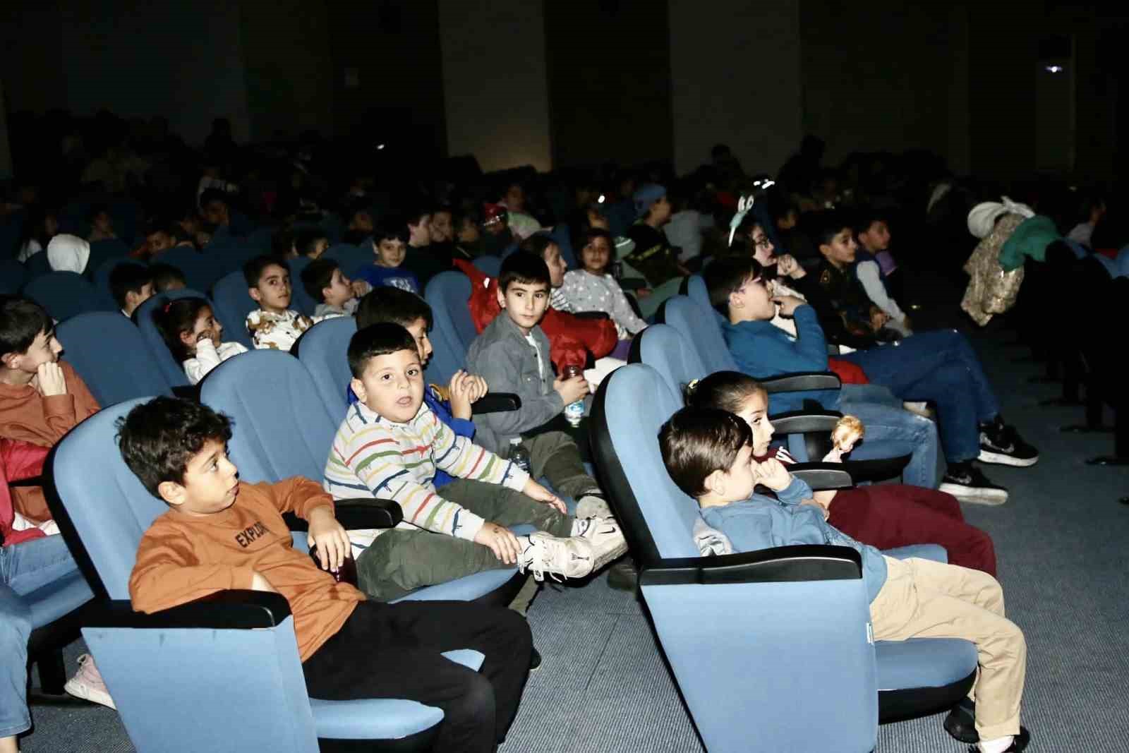 Körfez’de çocuklar sinemayla buluştu
