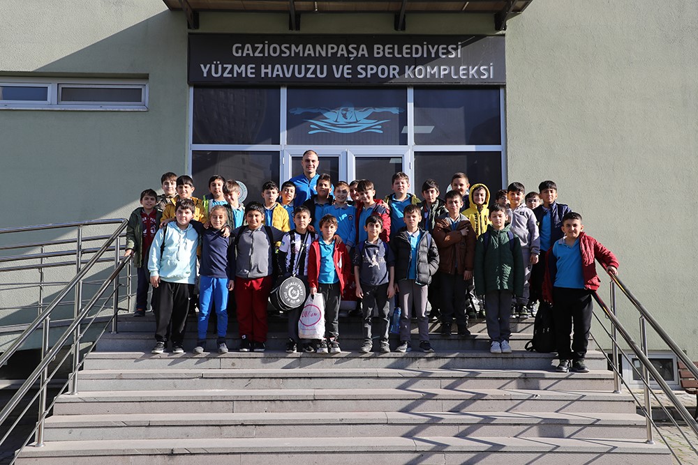 Gaziosmanpaşa’da öğrencilere ücretsiz yüzme kursu
