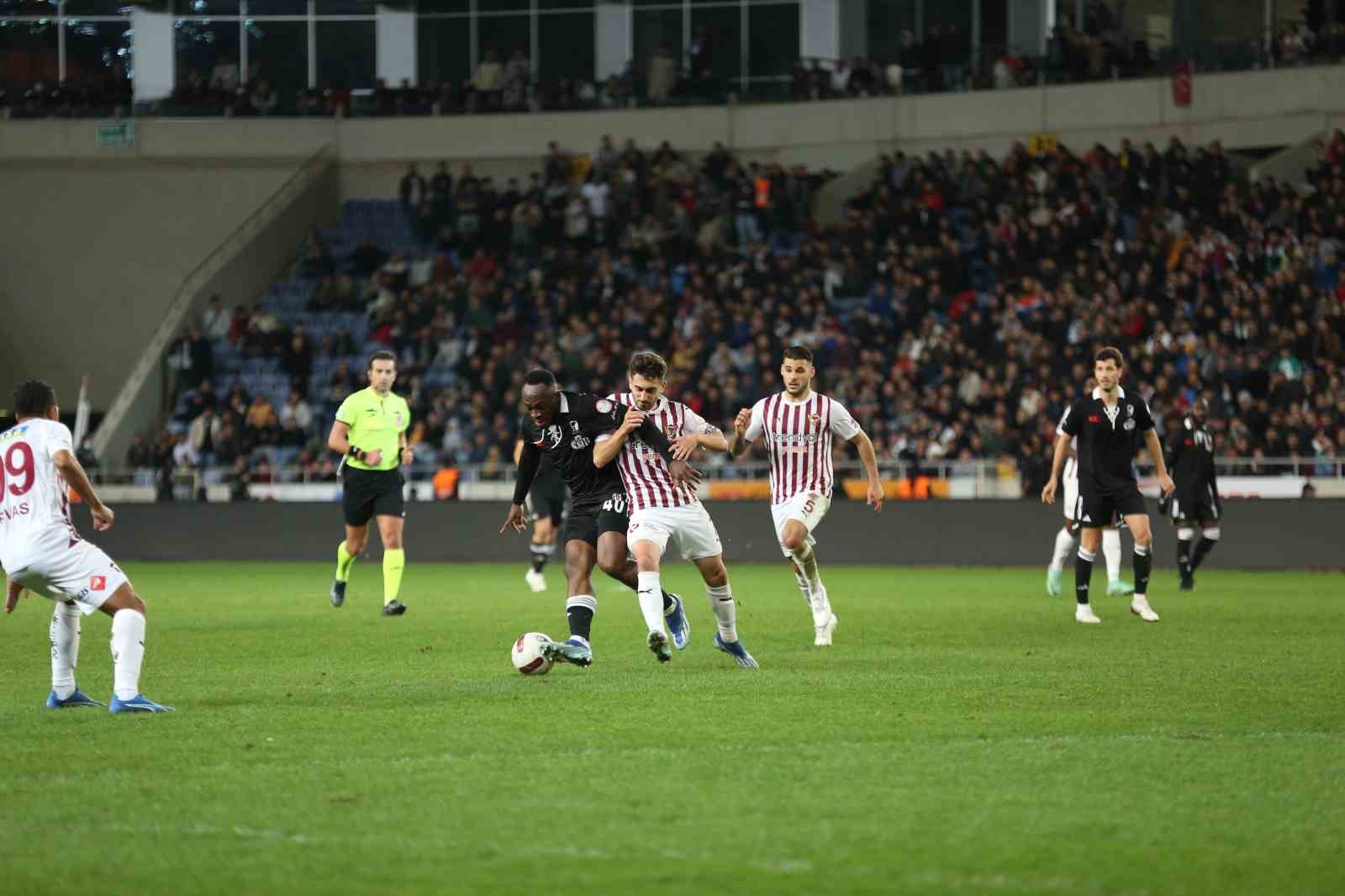 Trendyol Süper Lig: Hatayspor: 0 - Beşiktaş: 1 (İlk yarı)
