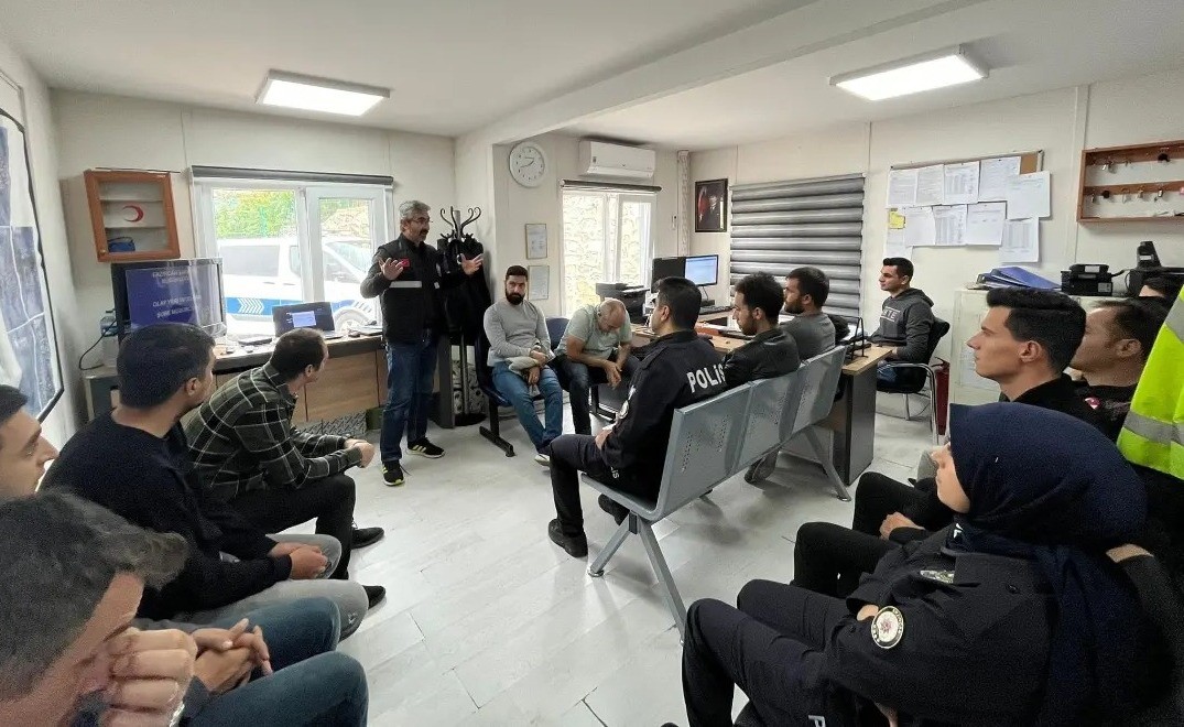 İl&ccedil;elerde g&ouml;rev yapan polislere olay yeri inceleme eğitimi verildi

