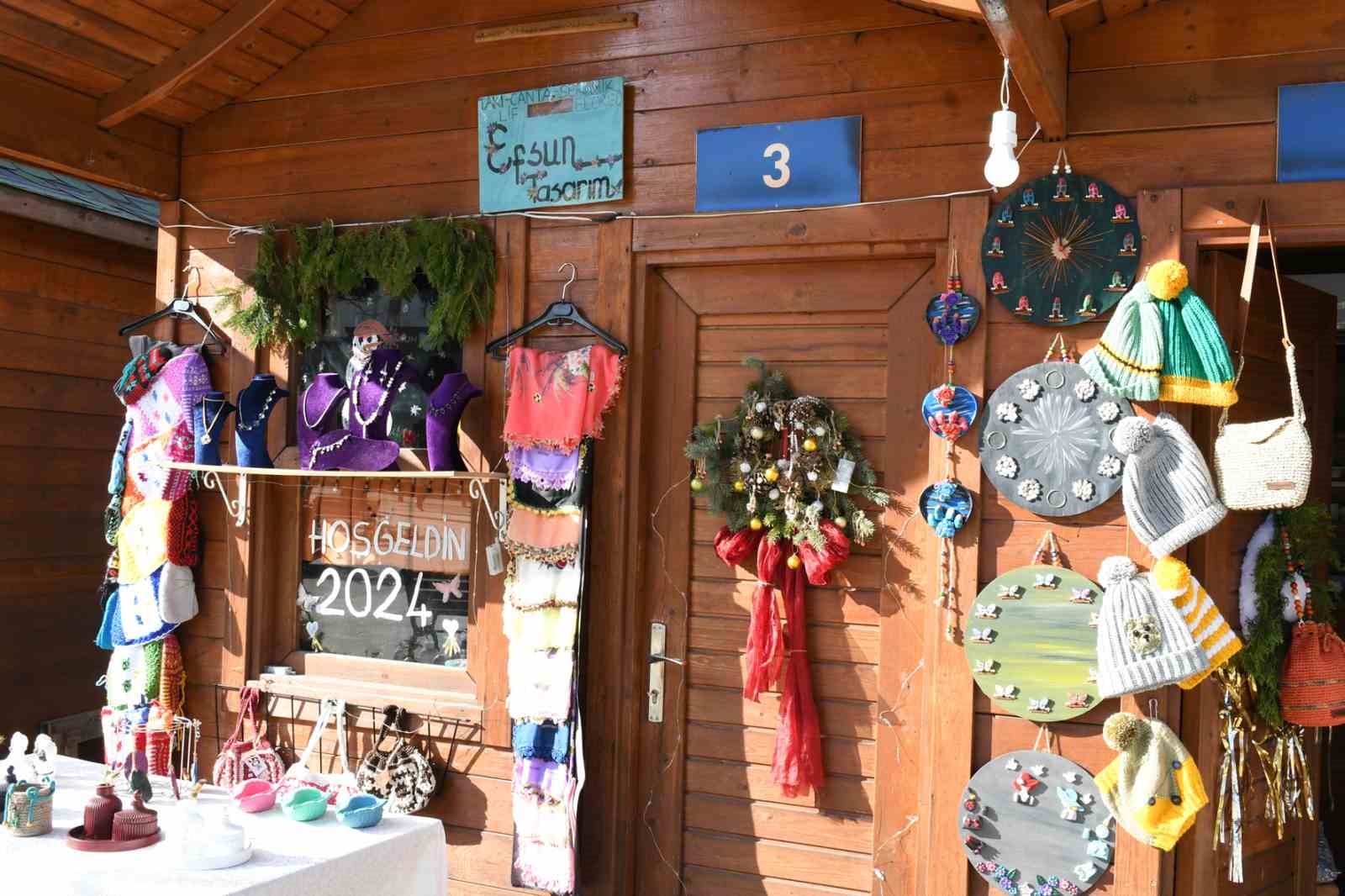 Yeni yıl konseptli &uuml;r&uuml;nler H&uuml;nerli Eller &Ccedil;arşısı&rsquo;nda  satışa hazırlandı
