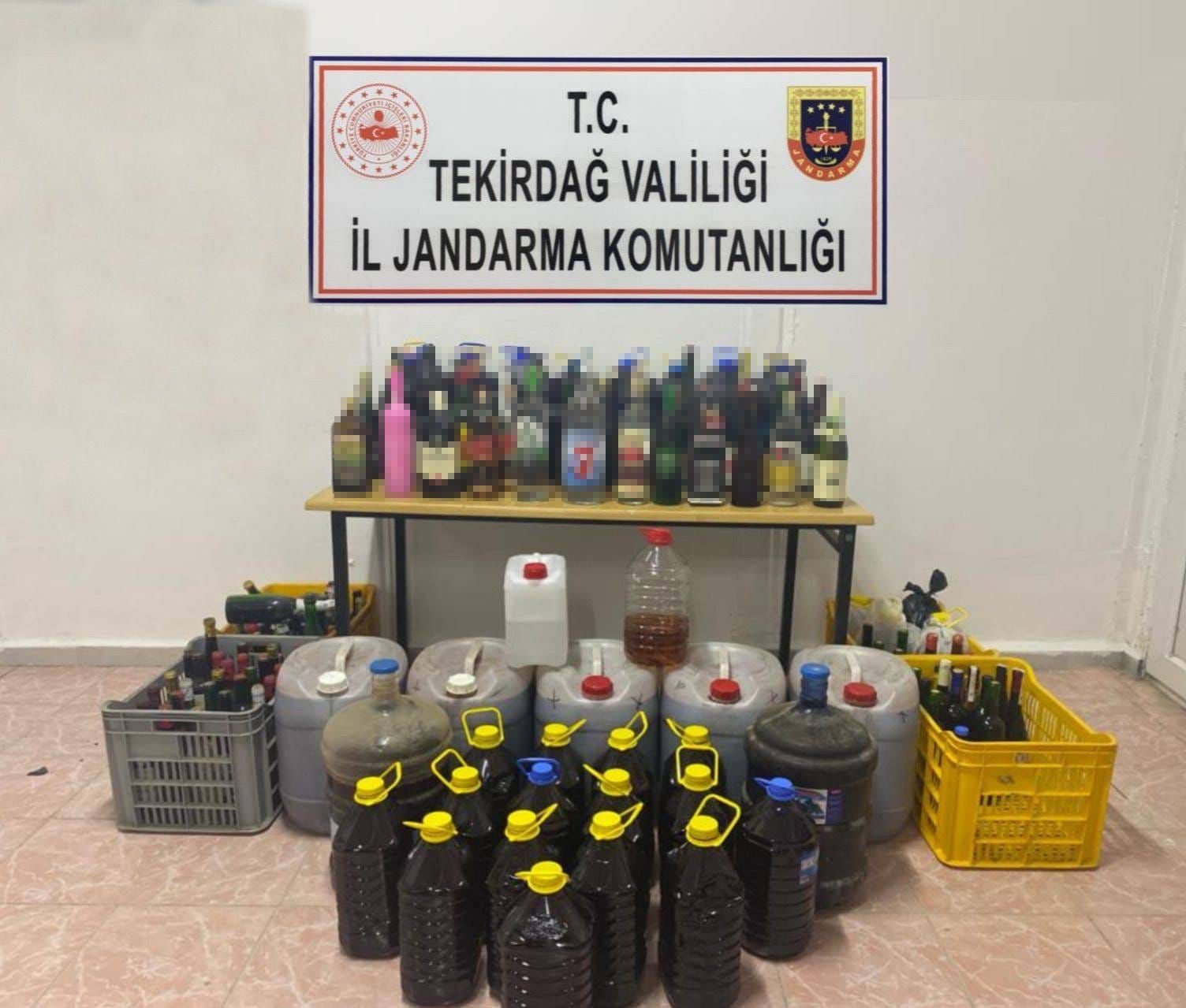 Tekirdağ&rsquo;da 1 ton 200 litre sahte alkol ele ge&ccedil;irildi

