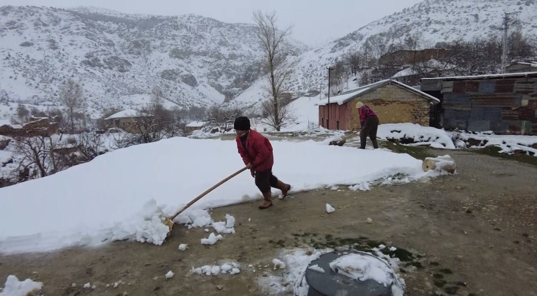 Erzincan’ın köylerinde kış mesaisi başladı
