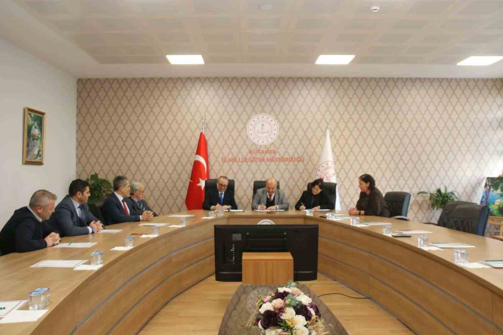 K&uuml;tahya MEM ile turizm ve madencilik şirketi ve patent şirketi arasında iş birliği protokol&uuml;
