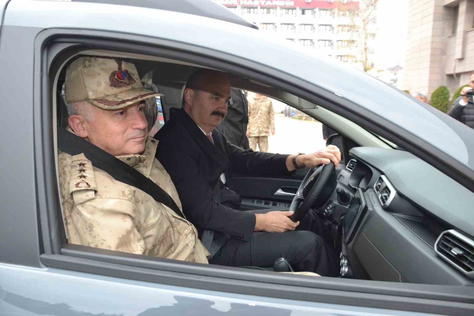 Batman Emniyet Müdürlüğü ve İl Jandarma Komutanlığı filosuna 27 yeni araç tahsis edildi