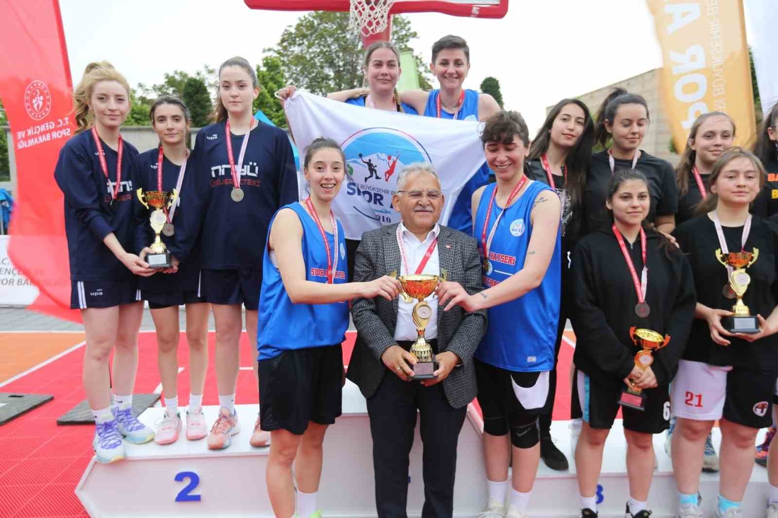 Büyükşehir’den 2 milyon 893 bin kişiye spor hizmeti