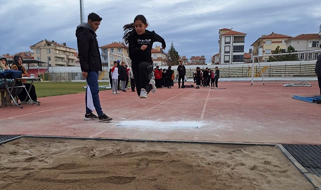 Karaman’da düzenlenen U14 atletizm il yarışmaları sona erdi
