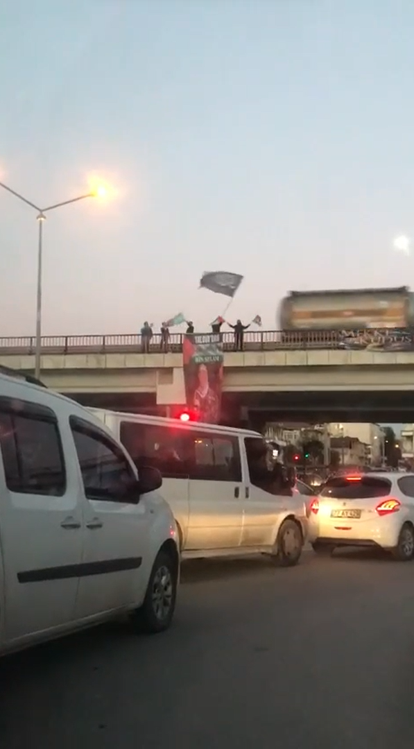 Yalova&rsquo;da k&ouml;pr&uuml;l&uuml; kavşakta Filistin&rsquo;e destek eylemi
