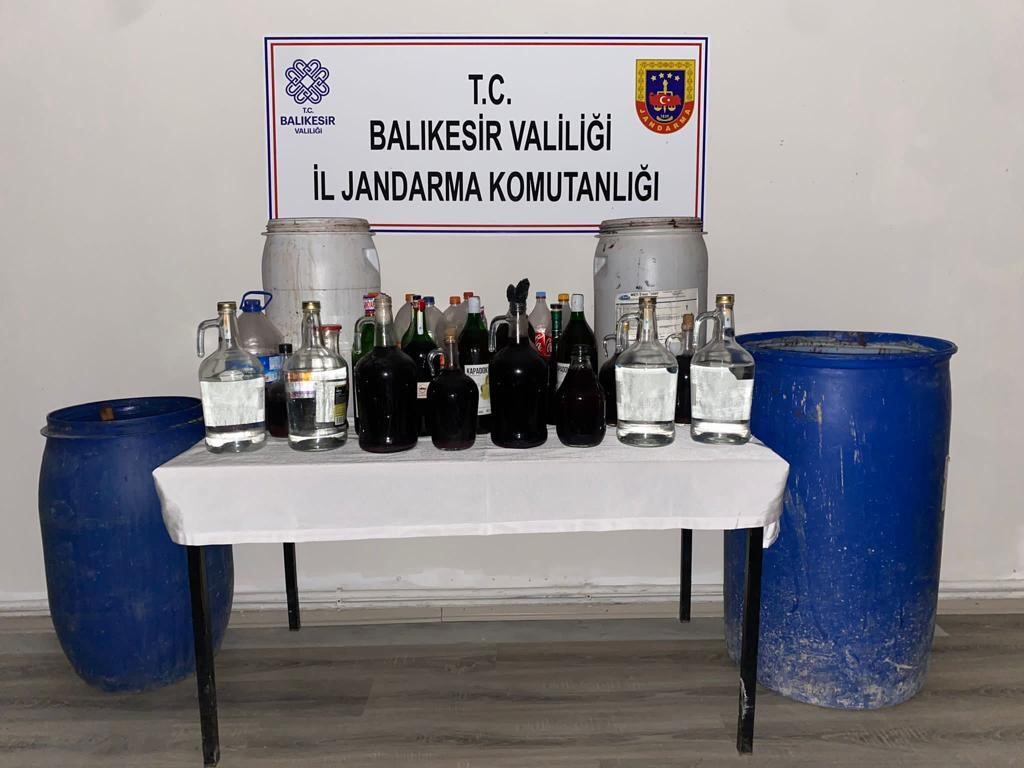 Balıkesir&rsquo;de yılbaşı &ouml;ncesi ka&ccedil;ak ve sahte alkol operasyonu
