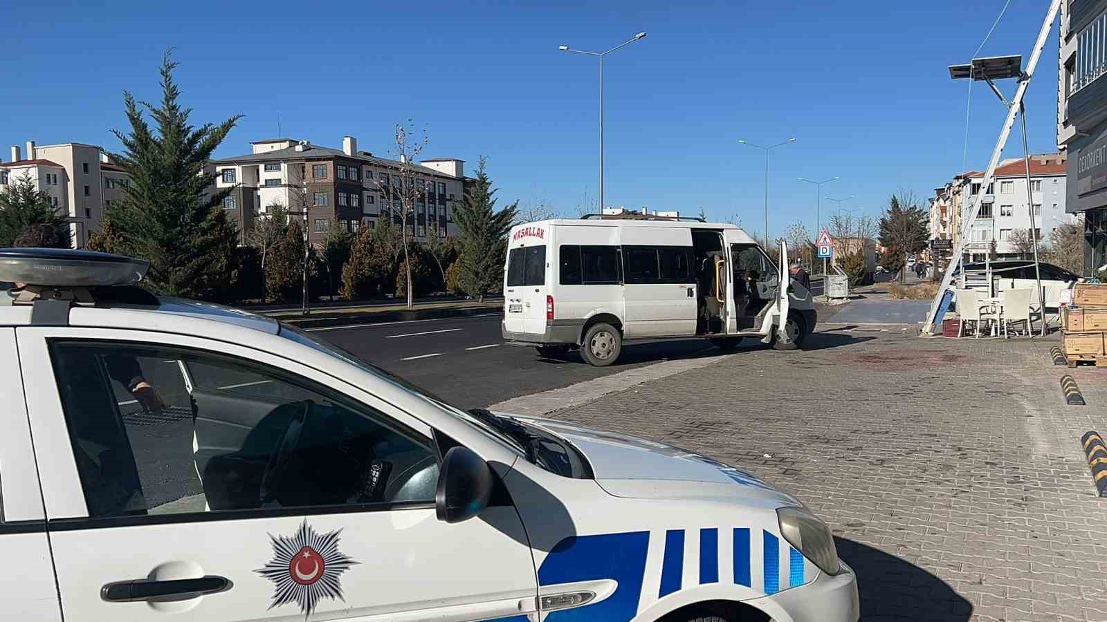 Yolun karşısına geçemedi: Minibüsün çarptığı adam hayatını kaybetti