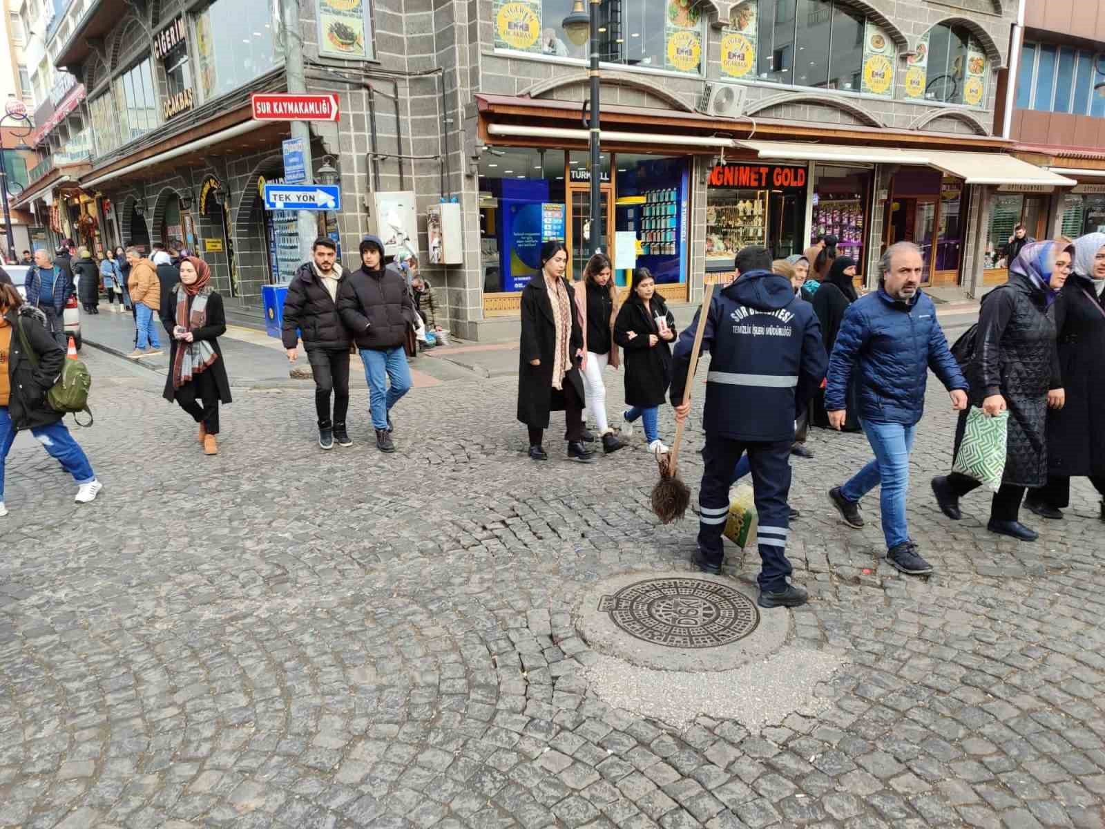 Tarihi Sur ilçesinde temizlik çalışmaları sürüyor
