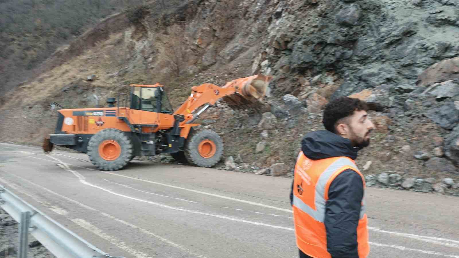 Artvin’de heyelan sonucu bir kişi yaralandı