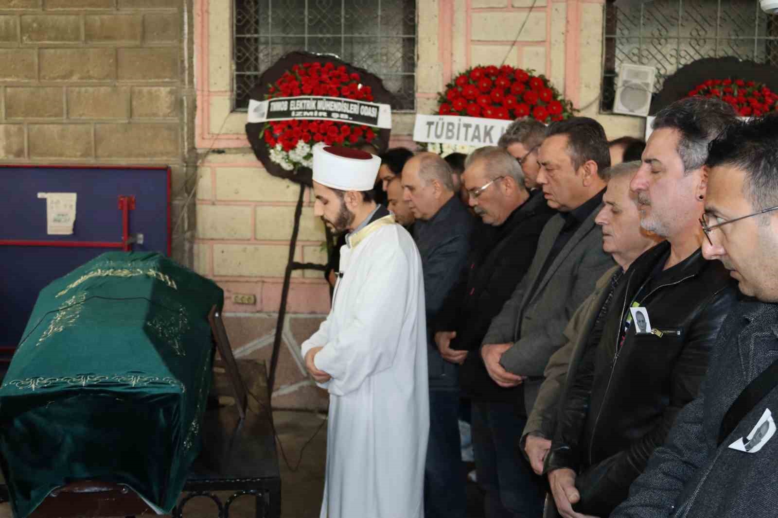 İzmir’de öldürülen öğretim görevlisine son veda
