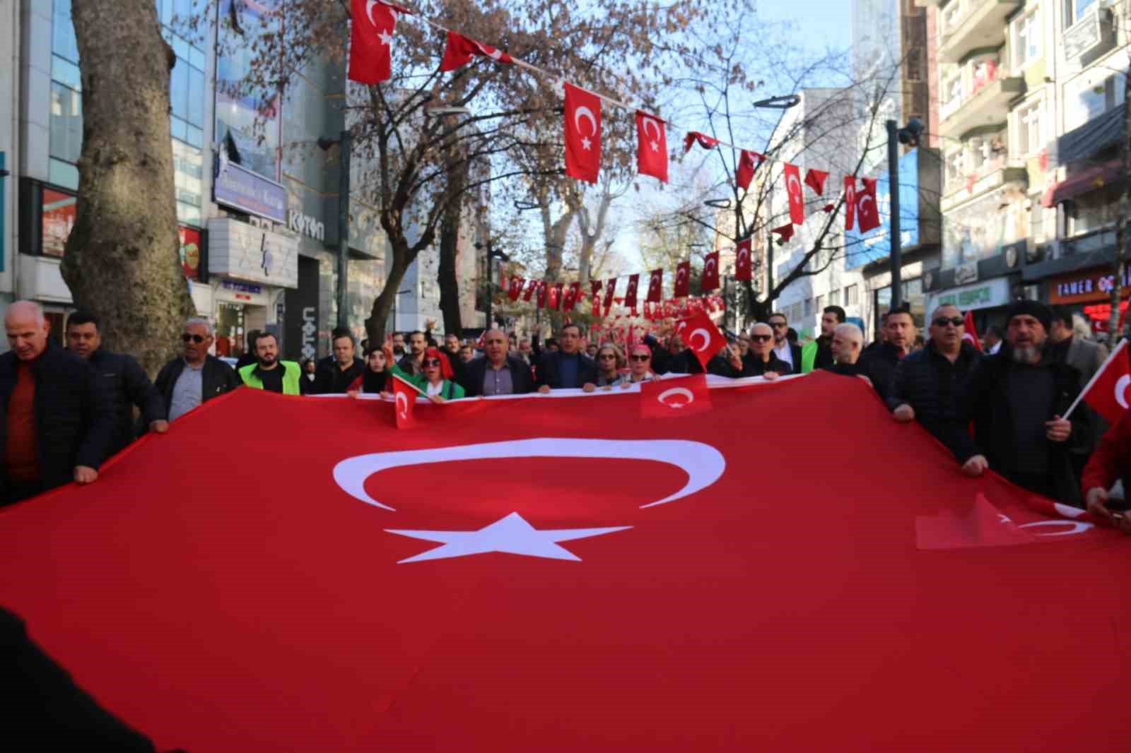 Şehitlerin ismi hep bir ağızdan okundu, terör lanetlendi