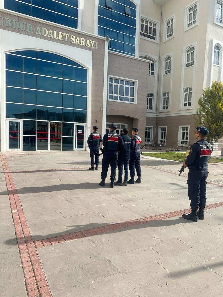 Burdur’da yakalanan 12 şahıs cezaevine gönderildi