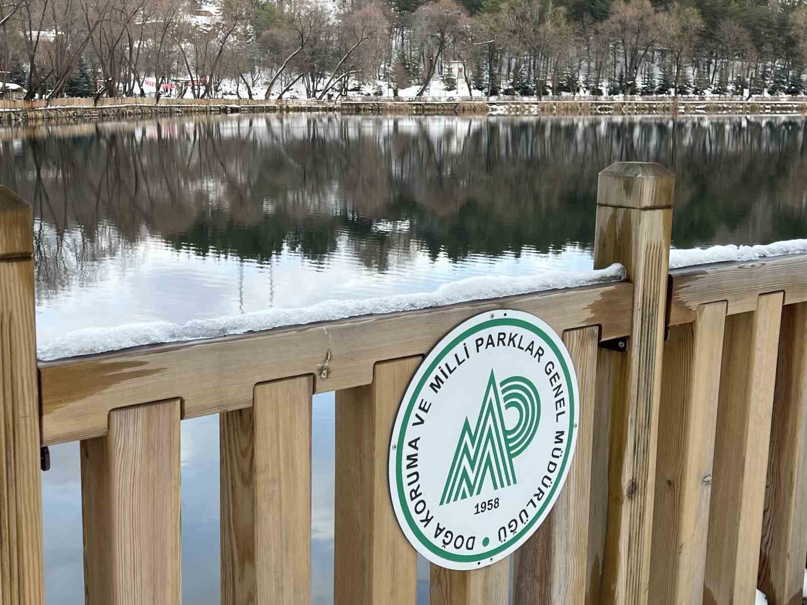 Karagöl Tabiat Parkı beyaza büründü
