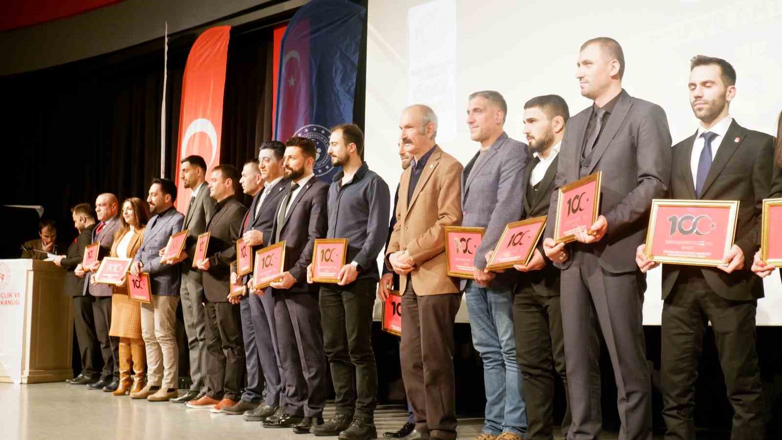 Erzurum’da "Sporun Enleri" ödüllerini aldı

