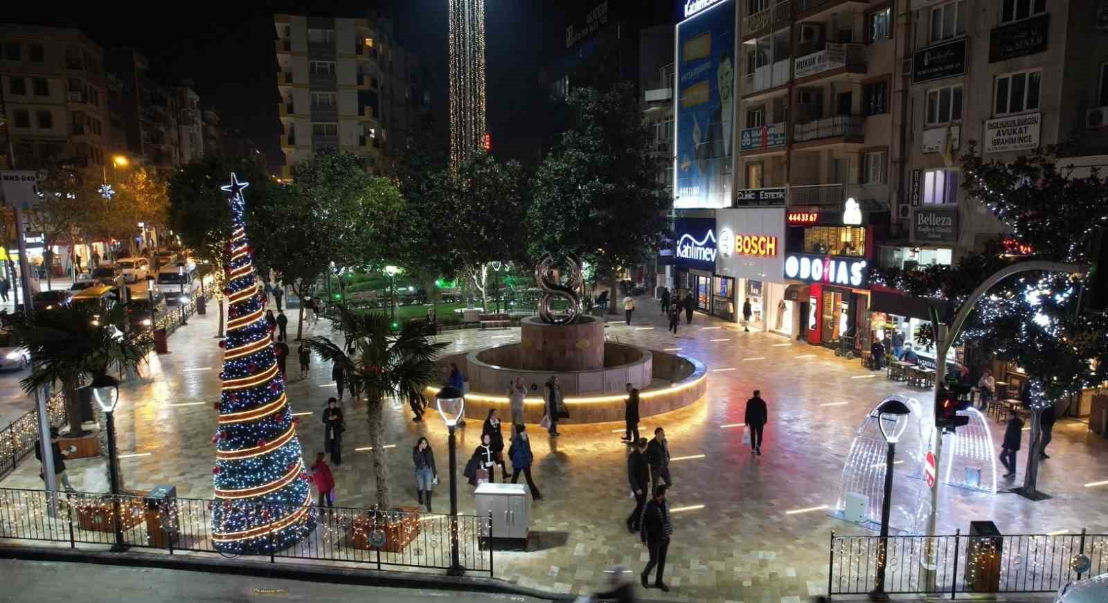 Manisa’nın sembol meydanı Kula Traverteniyle kaplandı
