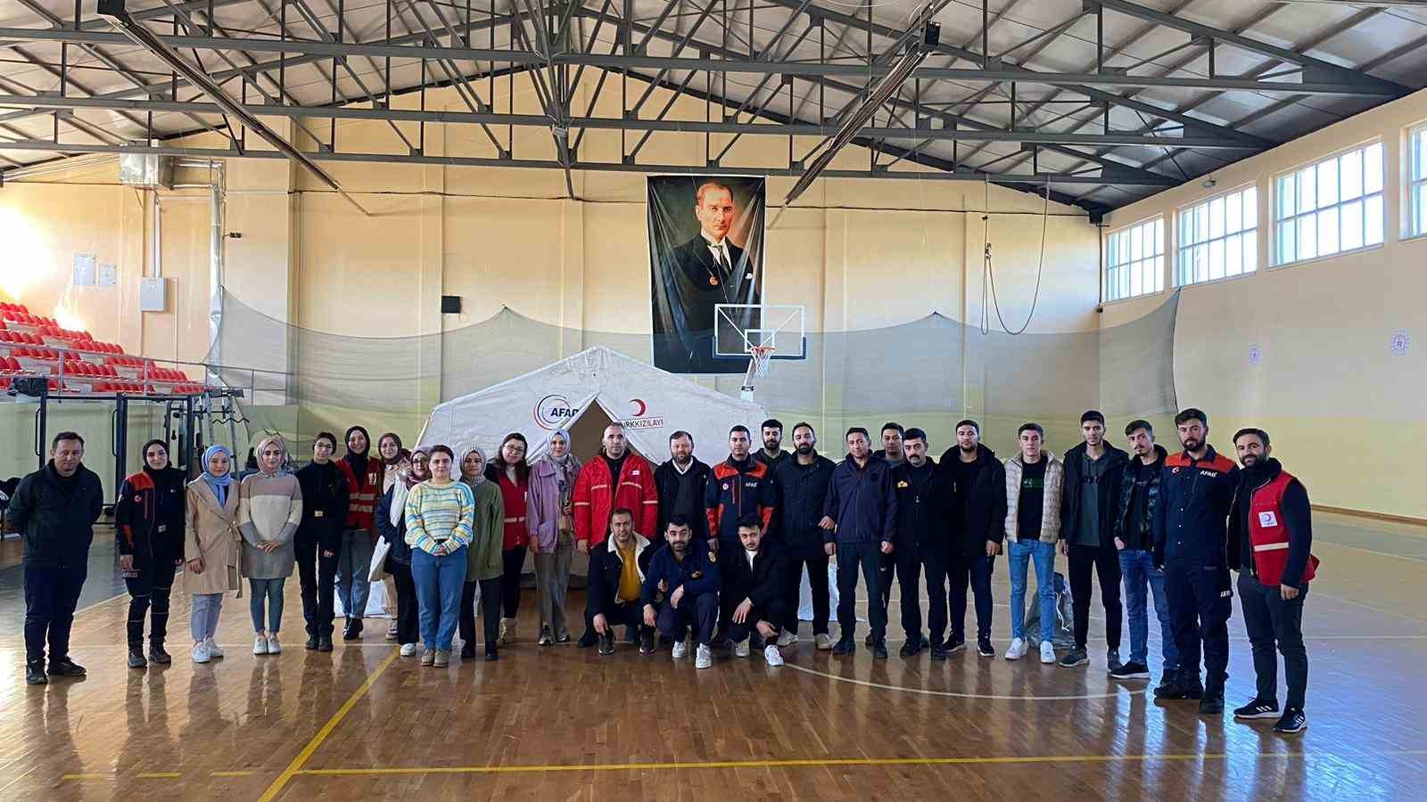 Akdağmadeni T&uuml;rk Kızılay personeline hafif arama kurtarma eğitimi verildi
