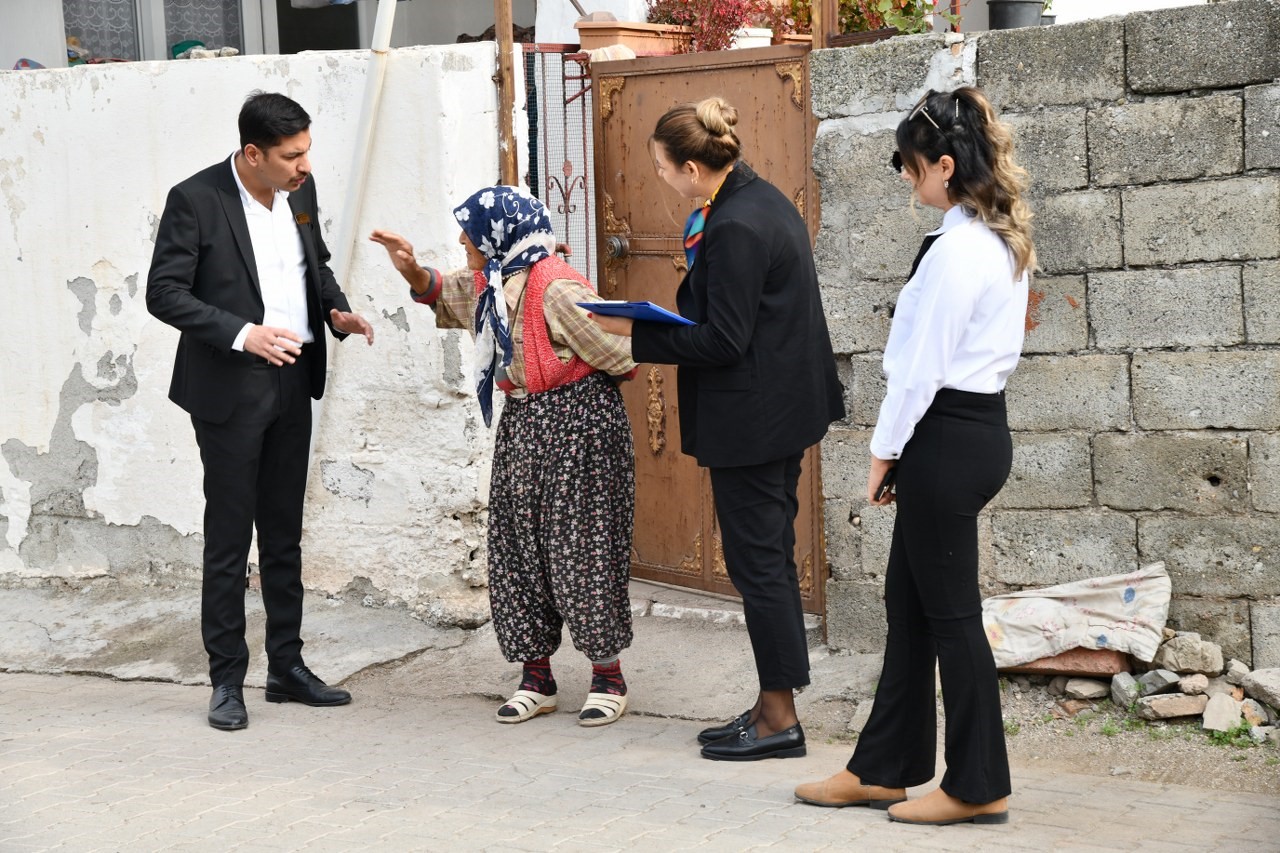 Osmaniye’de Mobil Halkla İlişkiler birimi, vatandaşların beklenti ve taleplerini dinliyor