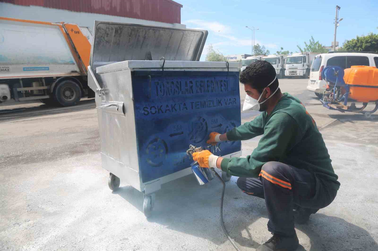 Toroslarda çöp konteynerlerine yönelik dezenfekte çalışması gerçekleştirildi
