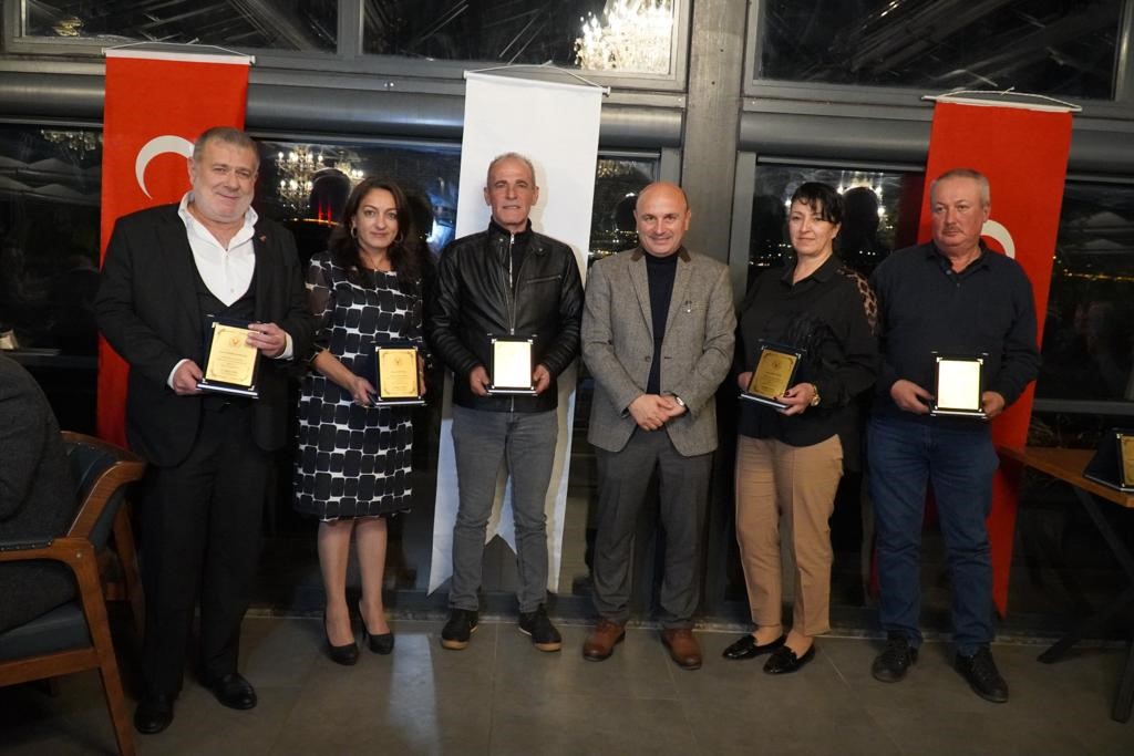 Altınova Belediyesi’nden emekli personele vefa gecesi