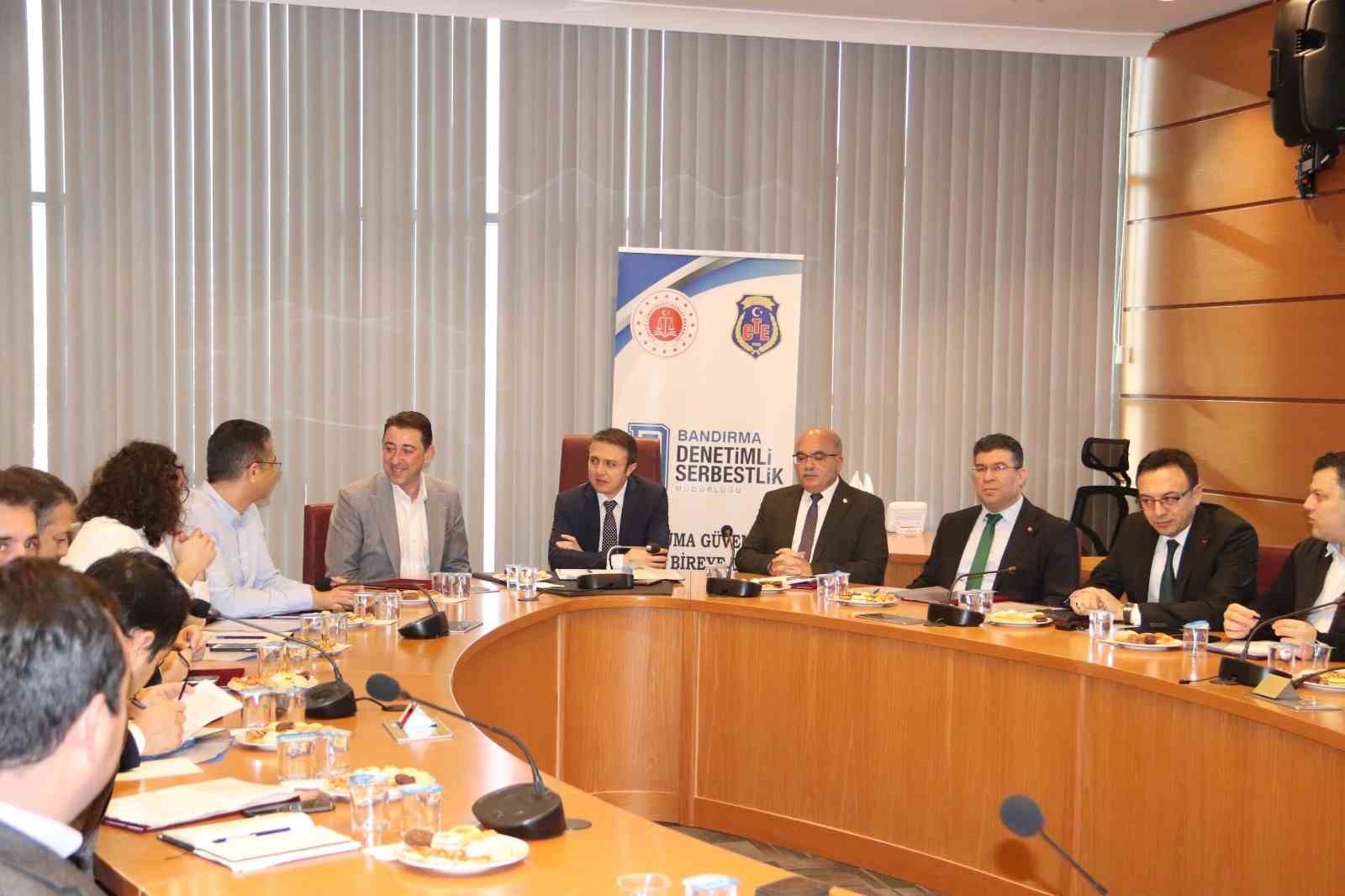 Bandırma&rsquo;da h&uuml;k&uuml;ml&uuml;ler topluma kazandırılıyor
