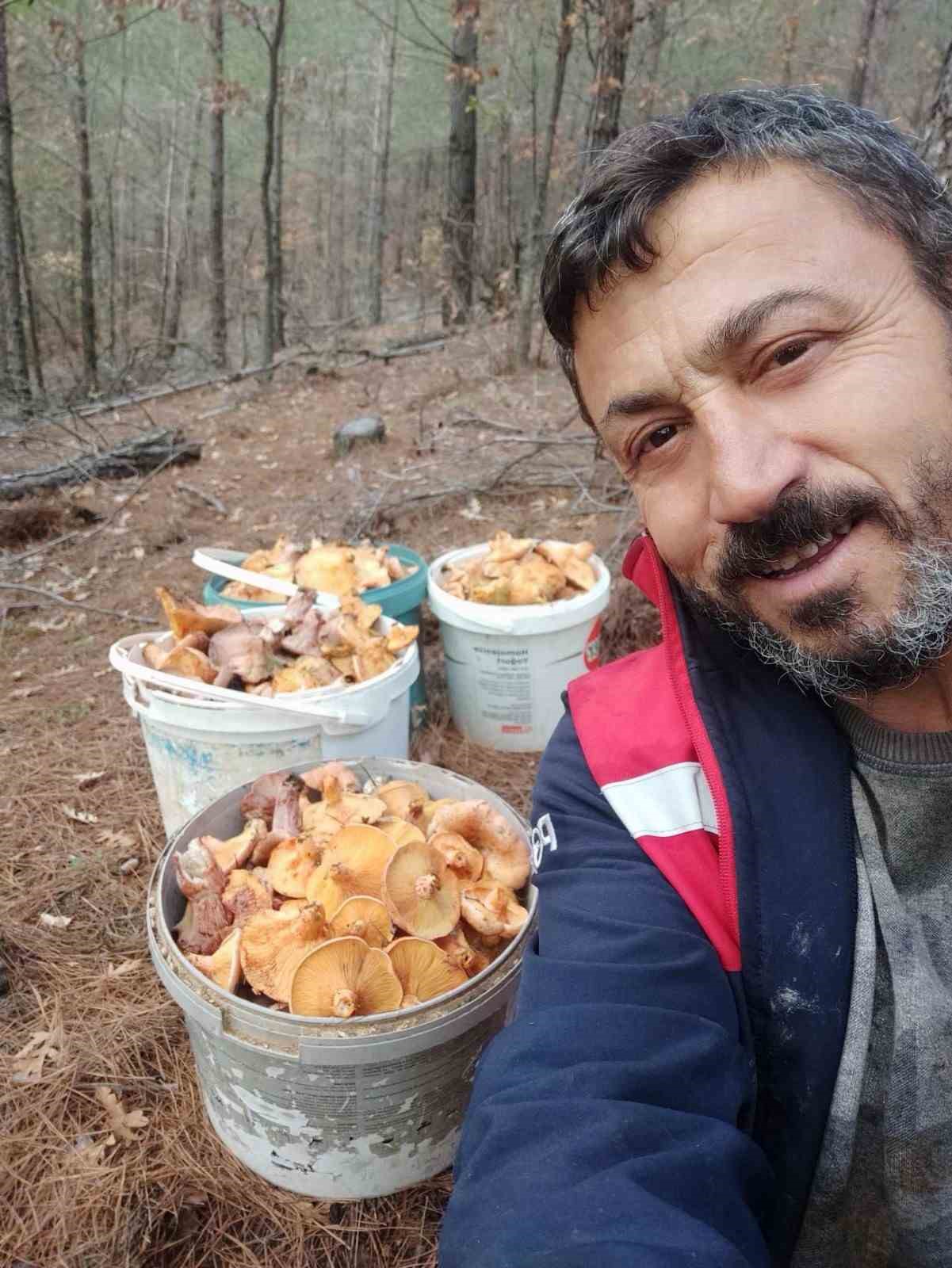 Mevsiminde topladığı mantarları satarak ayda yaklaşık 90 bin lira kazanıyor
