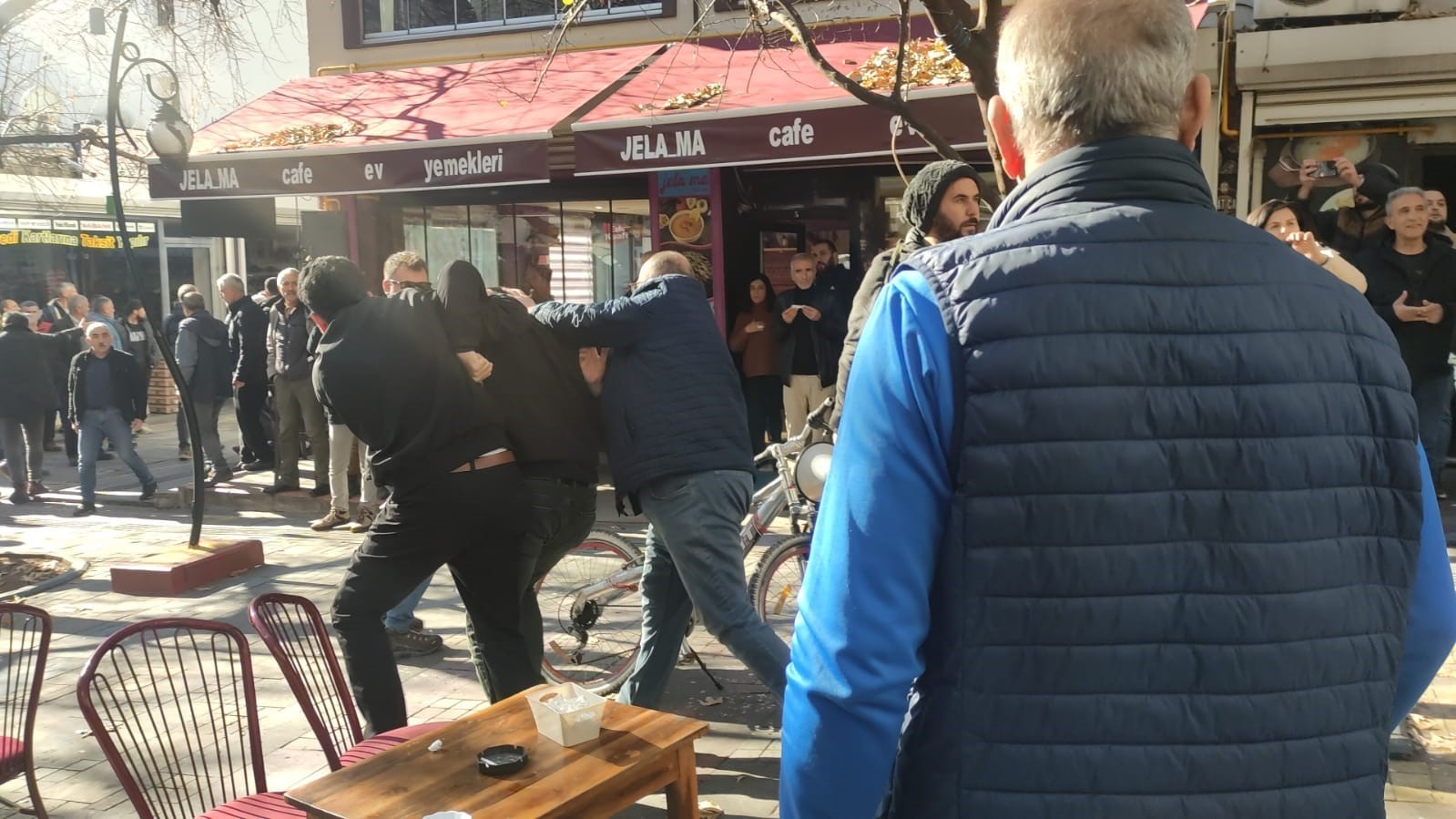 Tunceli’de sınır ötesi operasyonları protesto eden DEM Partililere müdahale: 6 gözaltı