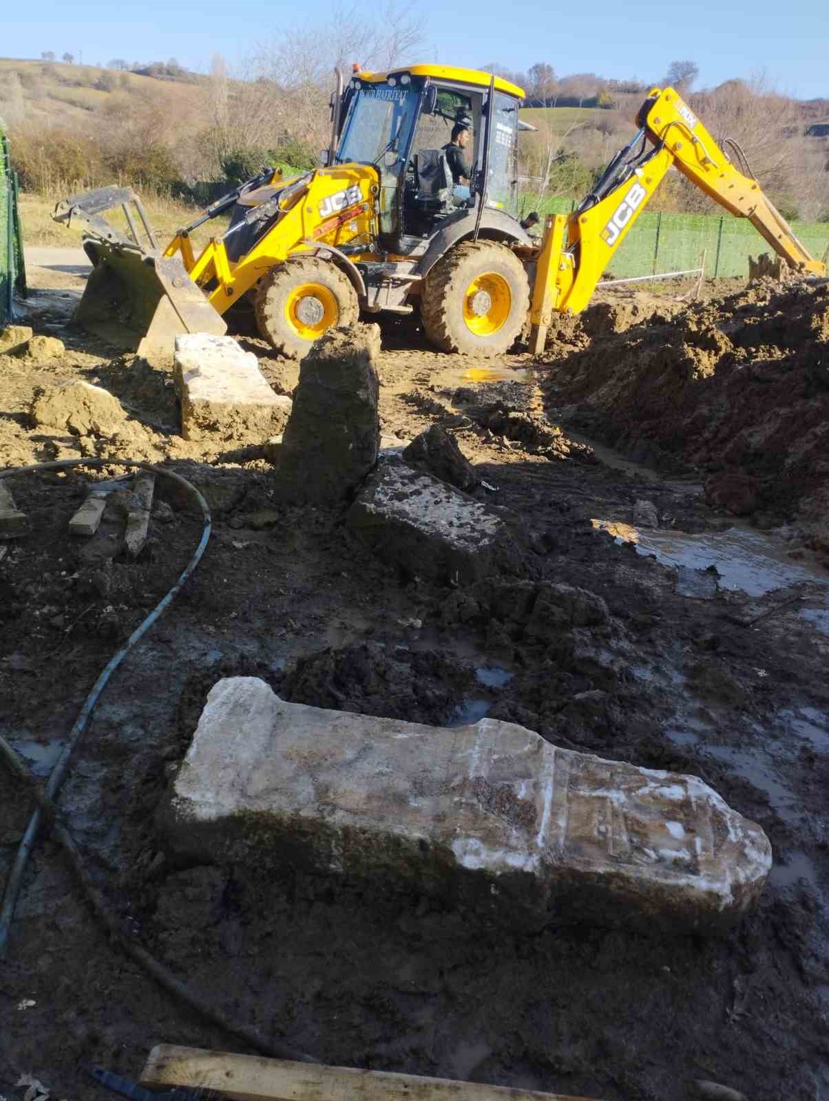 Yalova&rsquo;da tarihi eserler ortada kaldı, taraflar karakolluk oldu
