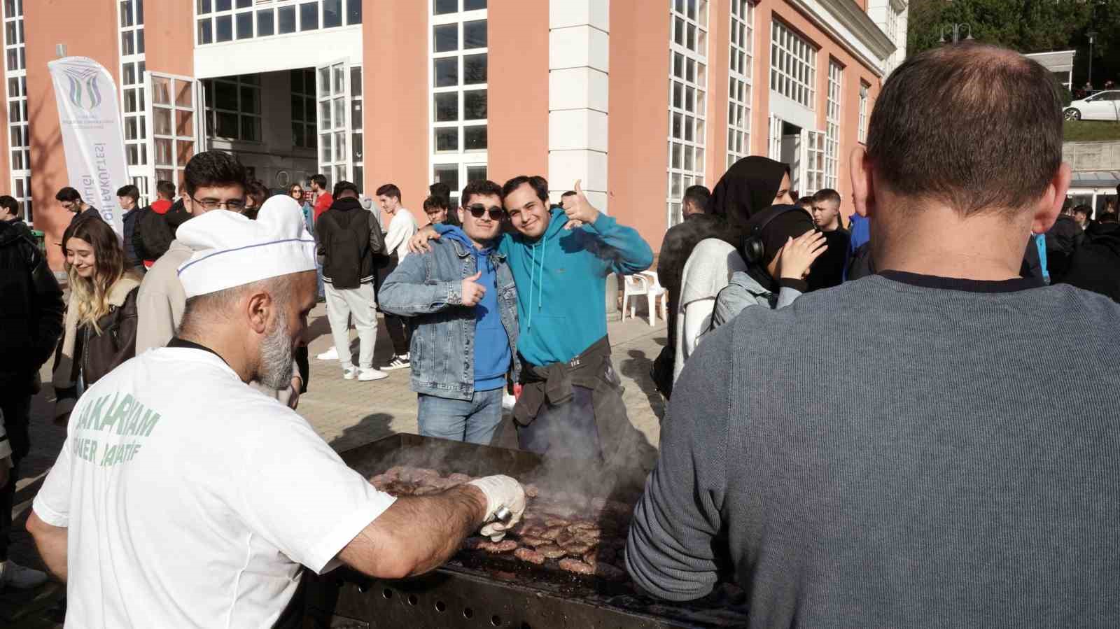 SUBÜ Teknoloji Fakültesi’nden köfte ekmek ikramı