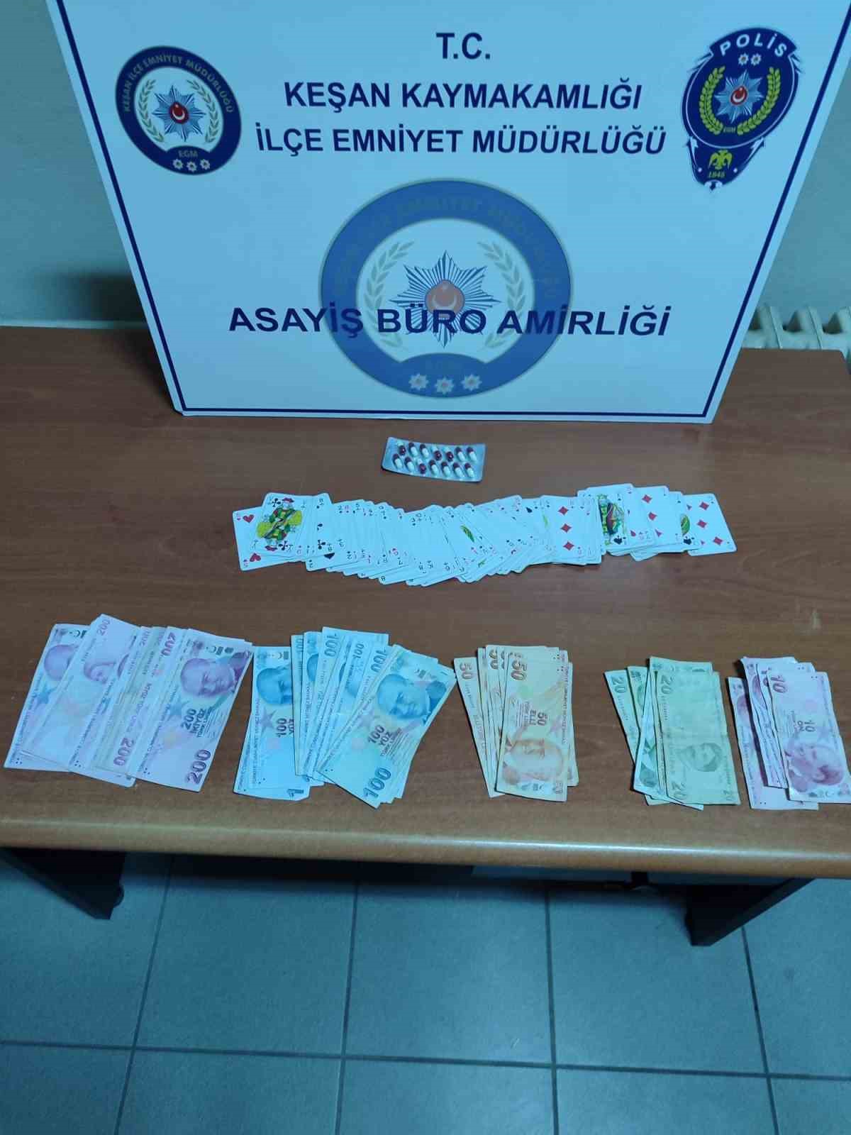 Kumar oynayan 4 kişiye 16 bin 220 TL ceza kesildi