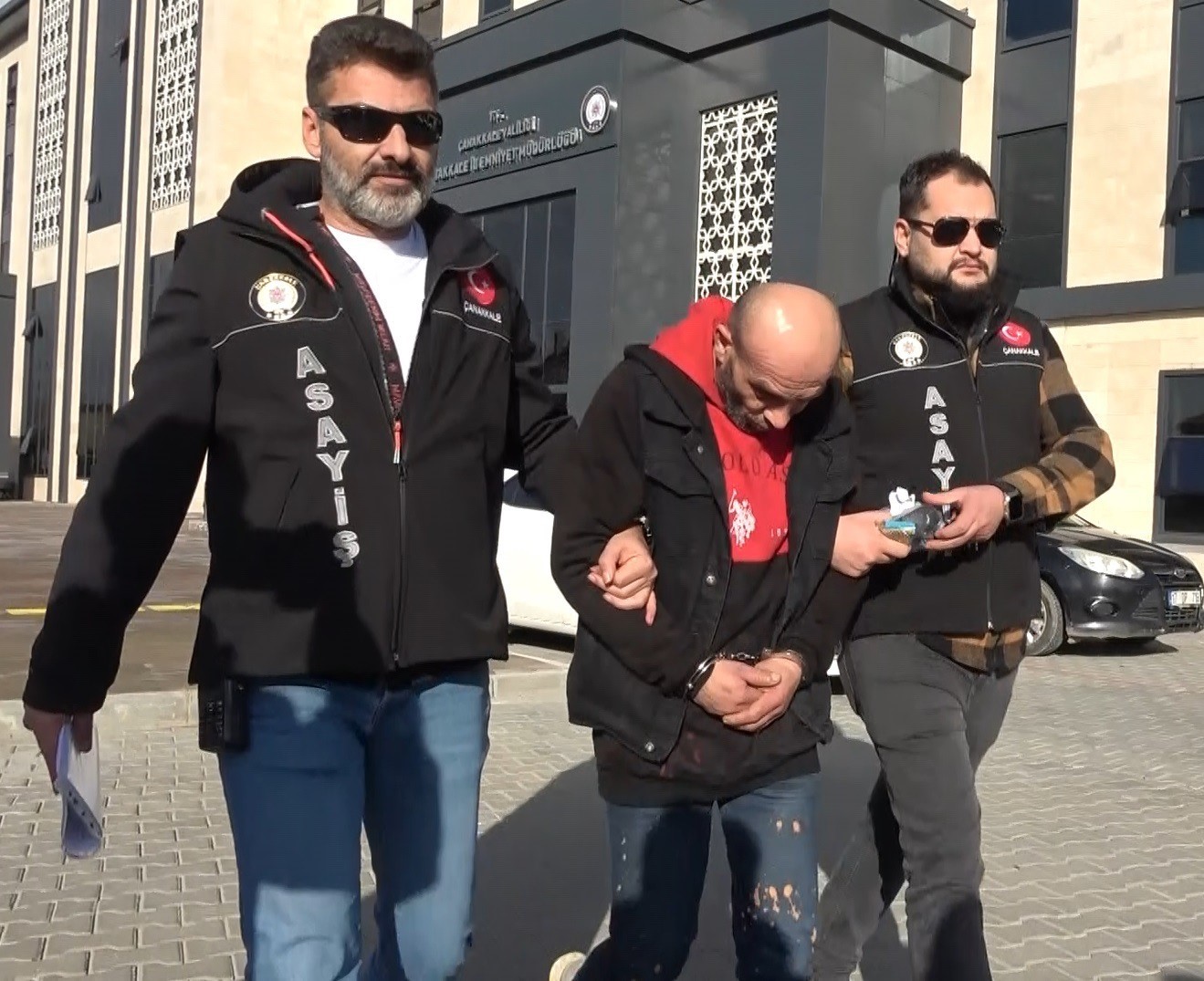 &Ccedil;anakkale&rsquo;de kadına kezzapla saldıran şahıs tutuklandı
