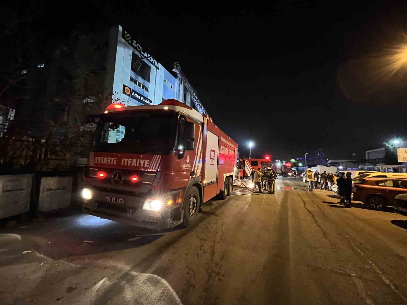 Beylikdüzü’nde boya atölyesinde korkutan yangın