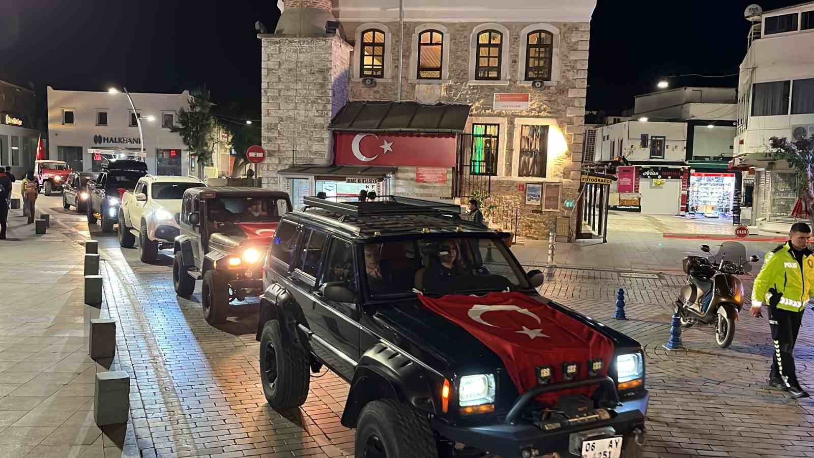 Bodrum’da şehitler düzenlenen konvoyla anıldı
