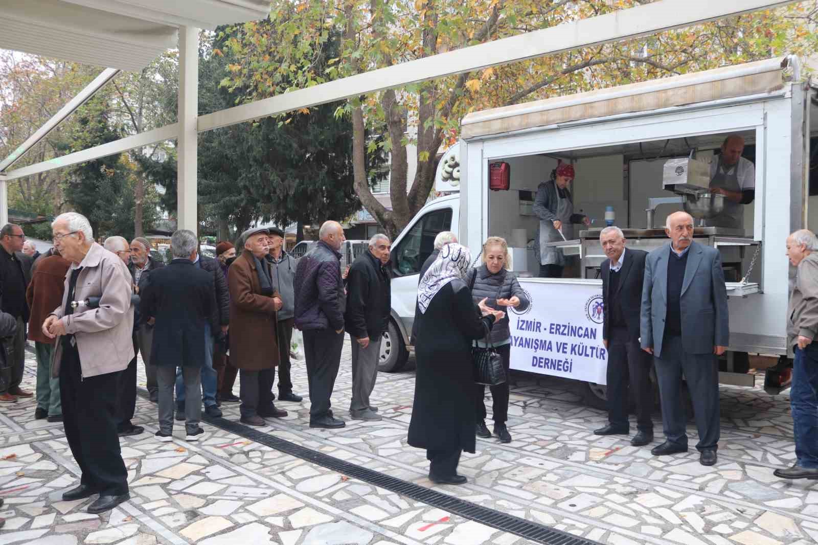 Depremde hayatını kaybedenler için lokma hayrı düzenlendi