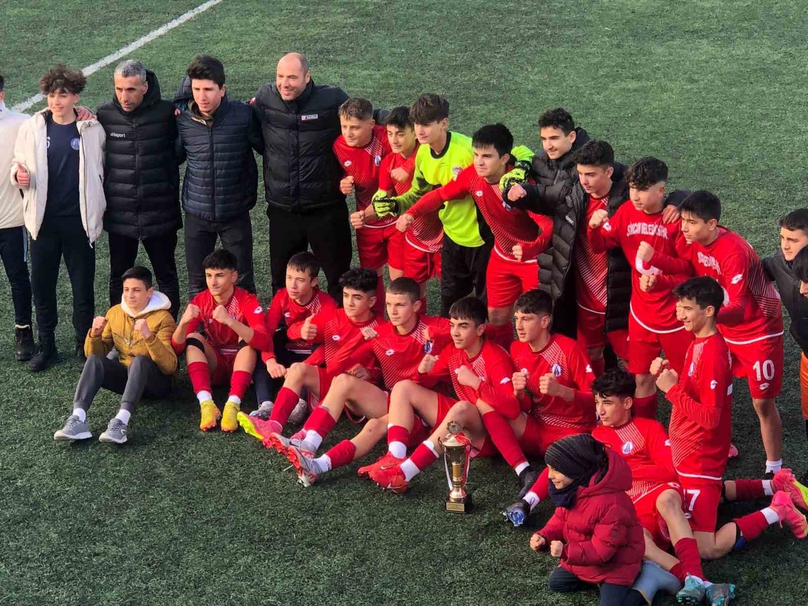 Sincan Belediyespor U-15 takımı profesyonel grupta şampiyon oldu