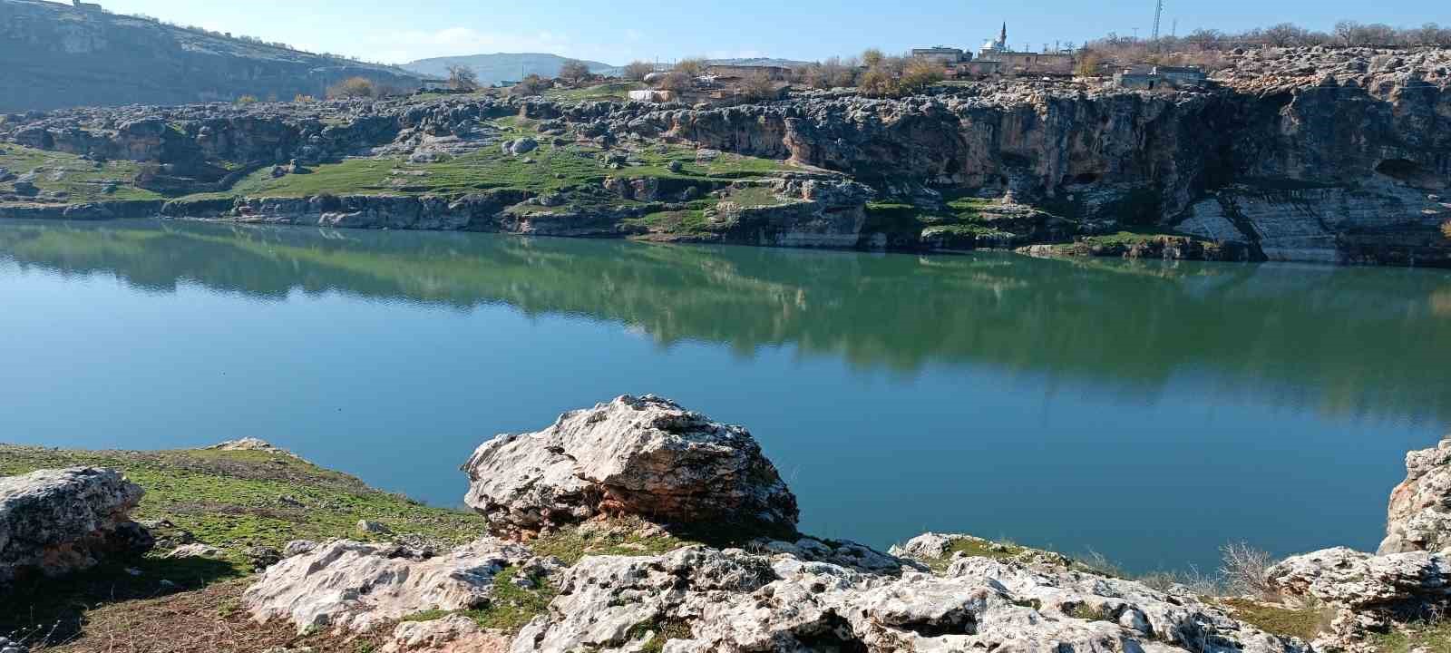 Dicle ilçesi ile köyleri yakınlaştıran köprü yapılmayı bekliyor
