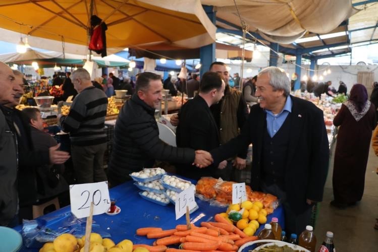 Esnaf ve halkla pazarda bir araya geldi
