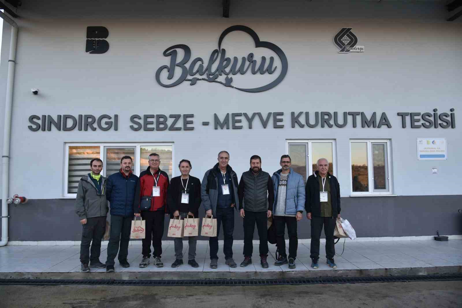T&uuml;rkiye&rsquo;nin tek canlı dikitleri akademisyenler tarafından incelendi
