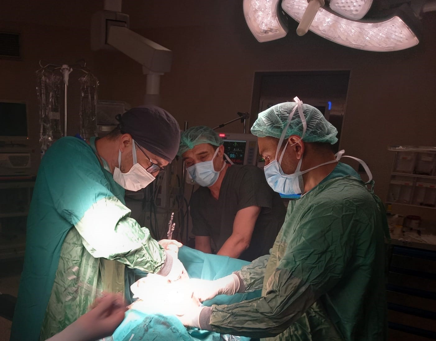 Fethi Sekin Şehir Hastanesi’nde ilk defa çocuk hastaya timektomi ameliyatı yapıldı