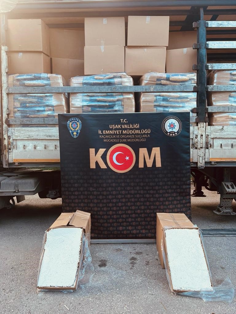 Uşak’ta 1 milyon 800 bin değerinde kaçak makaron ele geçirildi