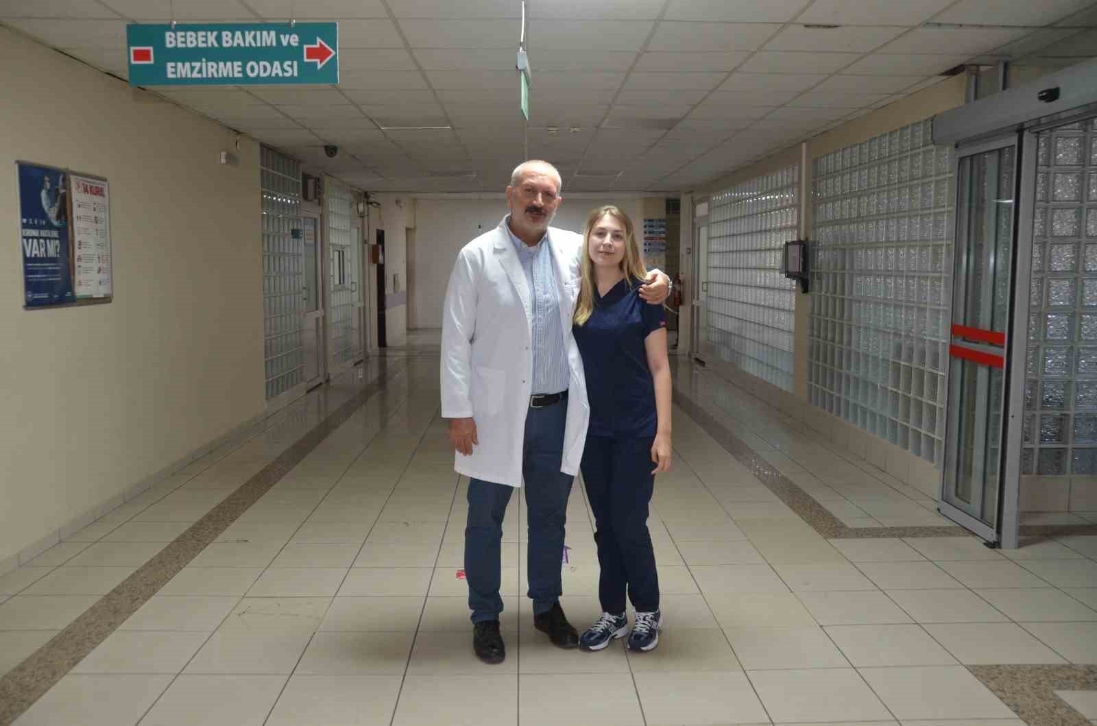 Anne babasının izinden gitti, doktor oldu